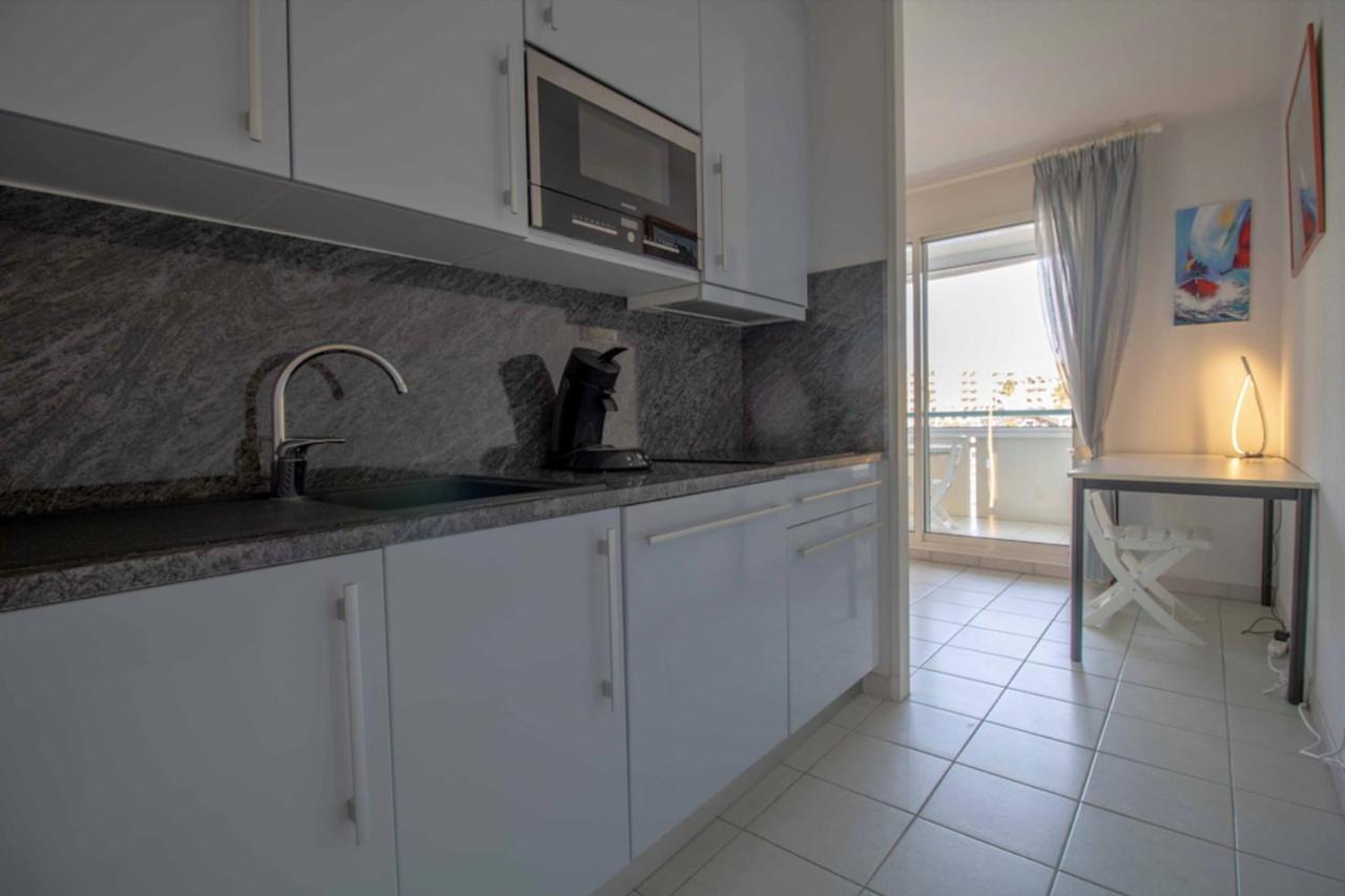Apartment With Balcony And View On The Port Fréjus Exteriér fotografie